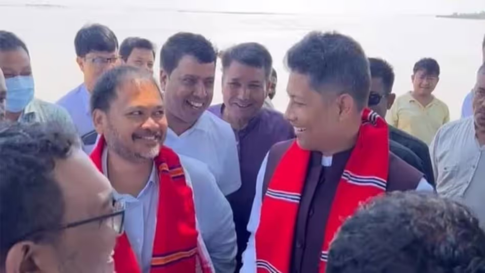 Assam : अखिल गोगोई ने पीयूष हजारिका पर पलटवार किया Assam : अखिल गोगोई ने पीयूष हजारिका पर पलटवार किया
