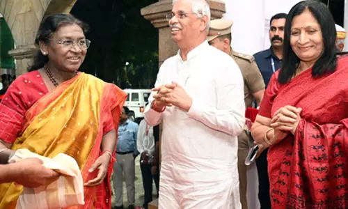 Kerala: राष्ट्रपति मुर्मू ने सबरीमाला मंदिर में पूजा-अर्चना की Kerala: राष्ट्रपति मुर्मू ने सबरीमाला मंदिर में पूजा-अर्चना की