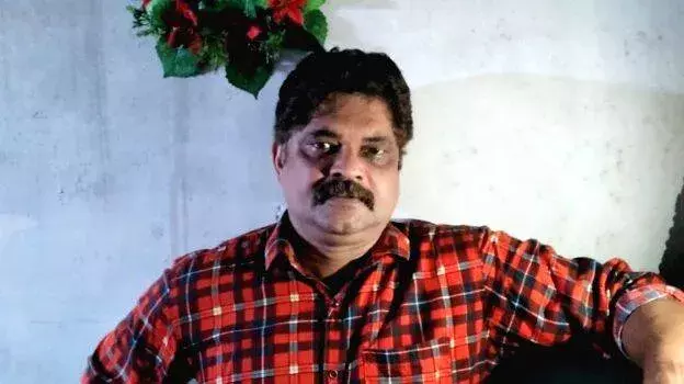 Kerala: कोल्लम में नाटक प्रस्तुति के दौरान अभिनेता मंच पर गिरकर मर गया