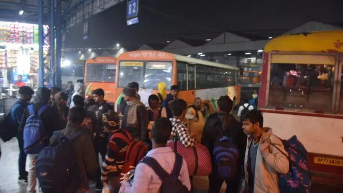 Bareilly: दीपावली के बाद भीड़भाड़ से यात्री परेशान Bareilly: दीपावली के बाद भीड़भाड़ से यात्री परेशान