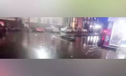 Kerala : अलुवा रेलवे स्टेशन पर अवैध पार्किंग से परेशानी Kerala : अलुवा रेलवे स्टेशन पर अवैध पार्किंग से परेशानी