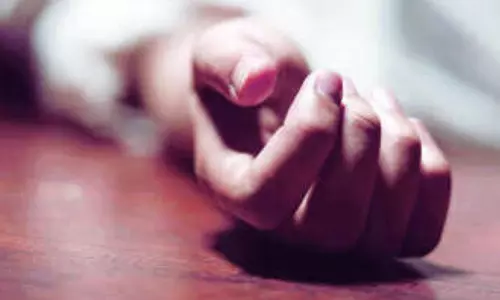 बेटा-बहू का नाम सुसाइड नोट में लिखकर बुर्जुग ने की खुदकुशी, पुलिस ने लिया हिरासत में
