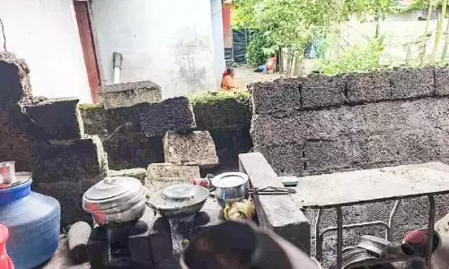 Kerala : घर का एक हिस्सा गिरा, बच्चे बच गए Kerala : घर का एक हिस्सा गिरा, बच्चे बच गए