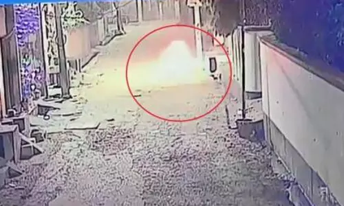Diwali की रात पत्नी ने नहीं खोला दरवाजा, पति ने खुद को आग में झोका