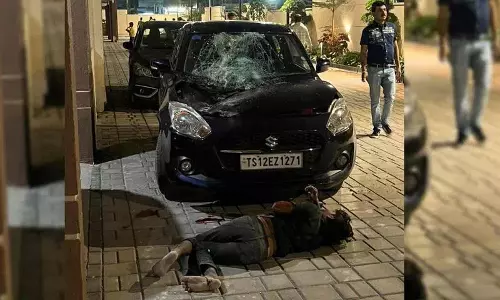 Hyderabad के अट्टापुर में नौवीं मंजिल से एक व्यक्ति गिरा Hyderabad के अट्टापुर में नौवीं मंजिल से एक व्यक्ति गिरा