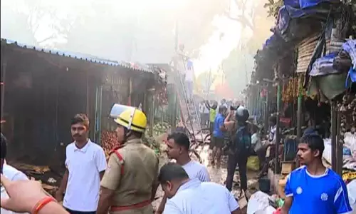भुवनेश्वर के Unit-1 मार्केट में भीषण आग, करीब 20 दुकानें जलकर खाक