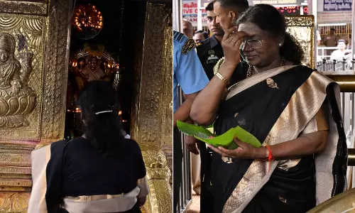 राष्ट्रपति द्रौपदी मुर्मू ने सबरीमाला मंदिर में दर्शन और पूजा की राष्ट्रपति द्रौपदी मुर्मू ने सबरीमाला मंदिर में दर्शन और पूजा की