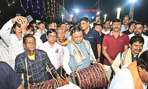 Odisha : मुख्यमंत्री ने अपने गृहनगर में दिवाली मनाई Odisha : मुख्यमंत्री ने अपने गृहनगर में दिवाली मनाई