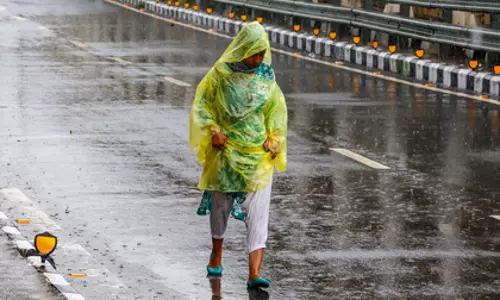 Andhra Pradesh: रायलसीमा और दक्षिणी तट पर भारी बारिश के कारण अलर्ट जारी Andhra Pradesh: रायलसीमा और दक्षिणी तट पर भारी बारिश के कारण अलर्ट जारी
