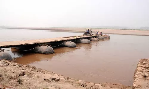 punjab : गुरदासपुर के उस-पार गांव अभी भी मुख्य भूमि से कटे हुए हैं punjab : गुरदासपुर के उस-पार गांव अभी भी मुख्य भूमि से कटे हुए हैं