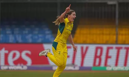 Womens World Cup : ऑस्ट्रेलियाई टीम ने इंग्लैंड के खिलाफ गेंदबाजी की