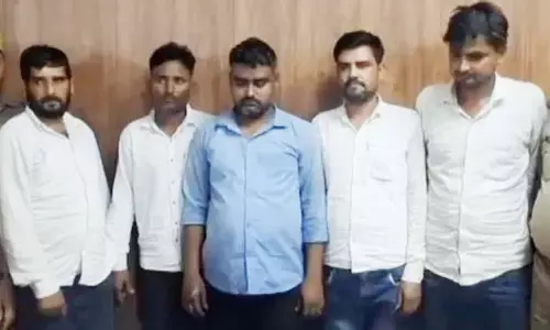 नकली नोटों के साथ 5 गिरफ्तार, फोटोकॉपी मशीन से छापना बताया