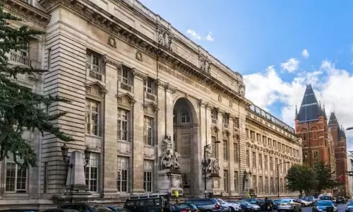 Imperial College London ने पाकिस्तान के काल्पनिक लाहौर परिसर के सपने को विराम दिया