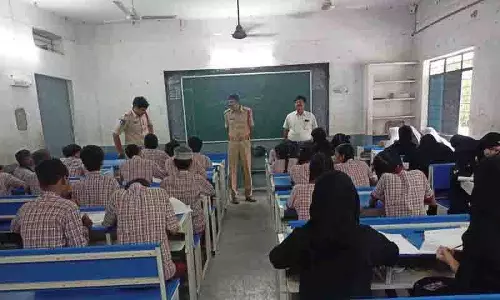 Falaknuma पुलिस ने नशा मुक्त भारत के लिए निबंध प्रतियोगिता कराई आयोजित Falaknuma पुलिस ने नशा मुक्त भारत के लिए निबंध प्रतियोगिता कराई आयोजित