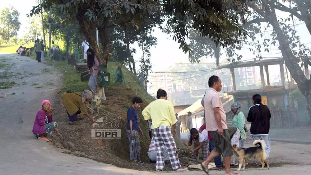 KBBB बैठक से पहले मोन ने सामाजिक कार्य किया