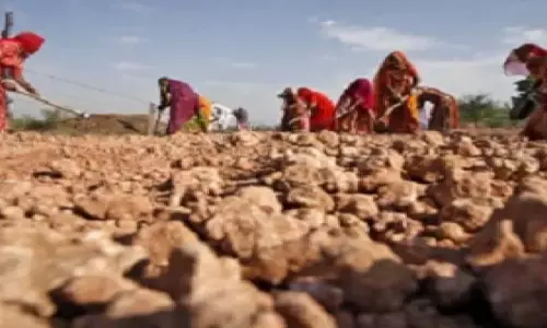 वित्त वर्ष 2027 का बजट MGNREGA व्यय का रिकॉर्ड बना सकता है, वित्त वर्ष 2026 का अनुमान अपरिवर्तित
