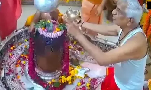 महाकाल मंदिर में पुजारी और संत भिड़े, सामने आया चौंकाने वाला वीडियो