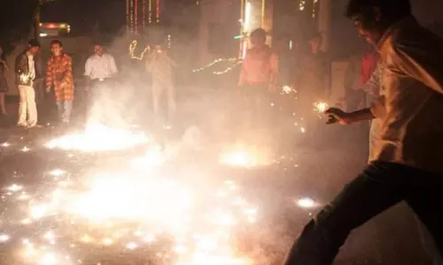 युवकों को पटाखा फोड़ने से रोकना महंगा पड़ा, इलाके में हड़कंप