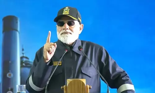 PM Modi 3 साल पहले राष्ट्र को समर्पित किए गए स्वदेशी विमानवाहक पोत पर दिवाली मनाई PM Modi 3 साल पहले राष्ट्र को समर्पित किए गए स्वदेशी विमानवाहक पोत पर दिवाली मनाई