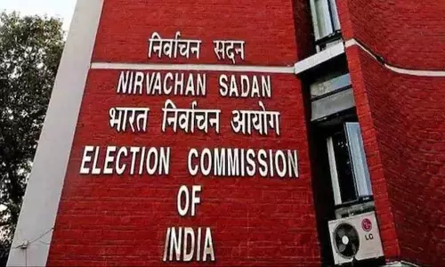 Election Commission ने बंगाल में 1000 बूथ लेवल अधिकारियों को नोटिस भेजा Election Commission ने बंगाल में 1000 बूथ लेवल अधिकारियों को नोटिस भेजा