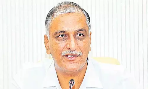 BRS नेता हरीश राव ने कोमाराम भीम को श्रद्धांजलि दी BRS नेता हरीश राव ने कोमाराम भीम को श्रद्धांजलि दी
