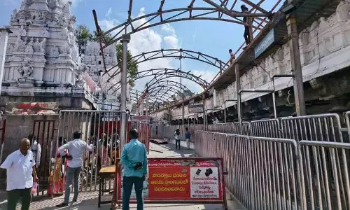 मंदिर अधिकारियों ने बुधवार को Vemulawada Rajanna के दर्शन निलंबित कर दिए मंदिर अधिकारियों ने बुधवार को Vemulawada Rajanna के दर्शन निलंबित कर दिए