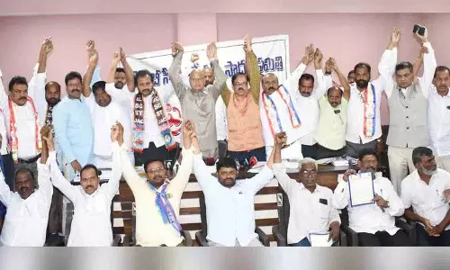 भाजपा और कांग्रेस पार्टियां आरक्षण के नाम पर पिछड़े वर्गों को धोखा दे रही हैं: न्यायमूर्ति Easwariah भाजपा और कांग्रेस पार्टियां आरक्षण के नाम पर पिछड़े वर्गों को धोखा दे रही हैं: न्यायमूर्ति Easwariah