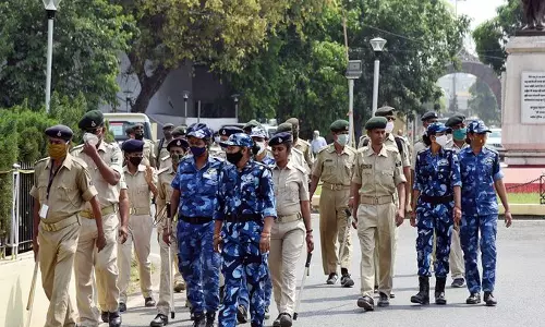 काली पूजा के दौरान दो समुदायों में झड़प, चार गिरफ्तार काली पूजा के दौरान दो समुदायों में झड़प, चार गिरफ्तार