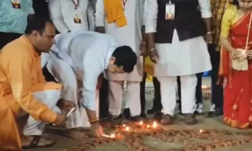 नवी मुंबई: खारघर में दीपोत्सव में मंत्री नितेश राणे ने संस्कृति और एकता पर जोर दिया नवी मुंबई: खारघर में दीपोत्सव में मंत्री नितेश राणे ने संस्कृति और एकता पर जोर दिया