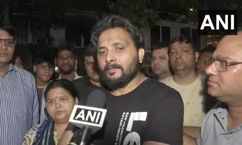 पटाखा फोड़ने से फ्लैट में लगी आग, निवासी ने बताई घटना की पूरी कहानी पटाखा फोड़ने से फ्लैट में लगी आग, निवासी ने बताई घटना की पूरी कहानी