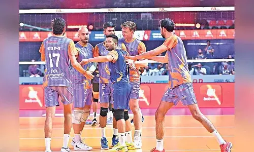 RR Kabel Prime Volleyball League: मुंबई मीटियर्स ने बेंगलुरु टॉरपीडोज़ को हराकर ली लीग स्टेज की टॉप पोज़िशन