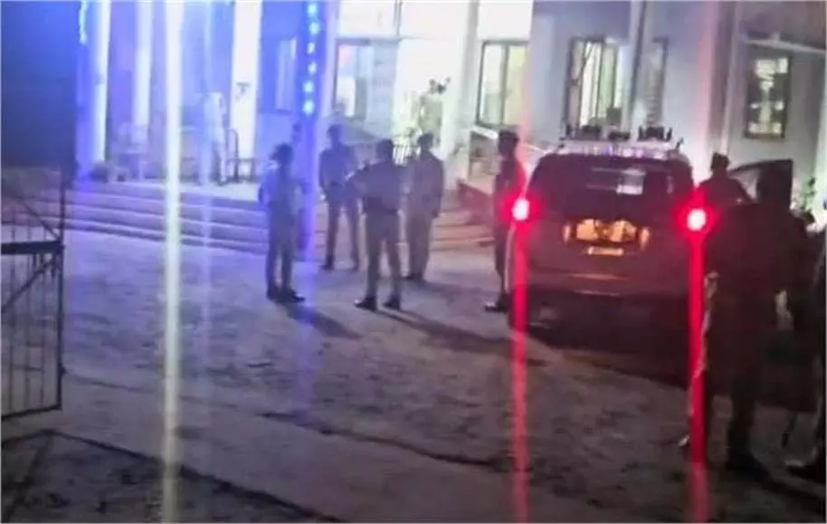 Panna: आरोपी को पकड़ने गई पुलिस टीम पर हमला Panna: आरोपी को पकड़ने गई पुलिस टीम पर हमला