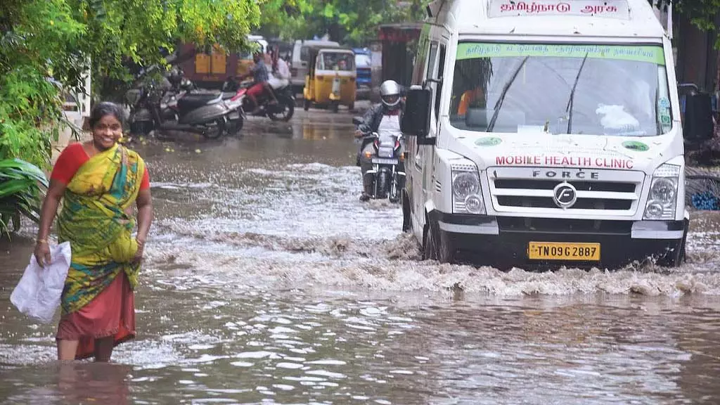 Chennai में बारिश से नुकसान: 24,000 लोग फील्ड वर्क में Chennai में बारिश से नुकसान: 24,000 लोग फील्ड वर्क में