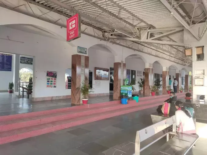 अम्बिकापुर रेलवे स्टेशन में एक और प्लेटफॉर्म बनाने की स्वीकृति मिली अम्बिकापुर रेलवे स्टेशन में एक और प्लेटफॉर्म बनाने की स्वीकृति मिली