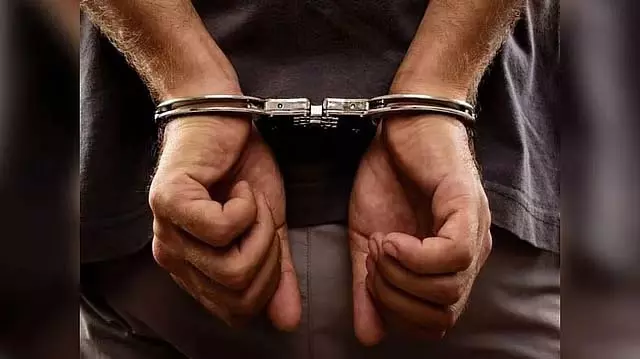 पश्चिम बंगाल की महिला से गैंगरेप: तीन गिरफ्तार पश्चिम बंगाल की महिला से गैंगरेप: तीन गिरफ्तार