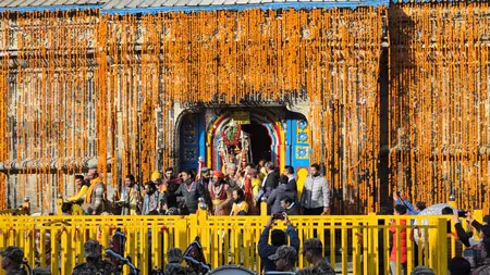 केदारनाथ धाम के कपाट शीतकाल के लिए बंद, बाबा केदार की डोली उखीमठ के लिए रवाना केदारनाथ धाम के कपाट शीतकाल के लिए बंद, बाबा केदार की डोली उखीमठ के लिए रवाना
