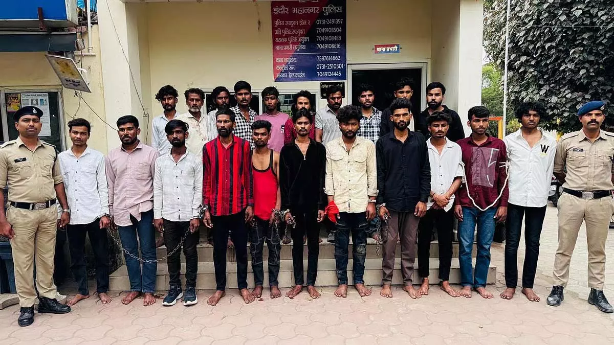 Indore : त्योहारी सीजन में 40 अपराधियों के खिलाफ कार्रवाई Indore : त्योहारी सीजन में 40 अपराधियों के खिलाफ कार्रवाई