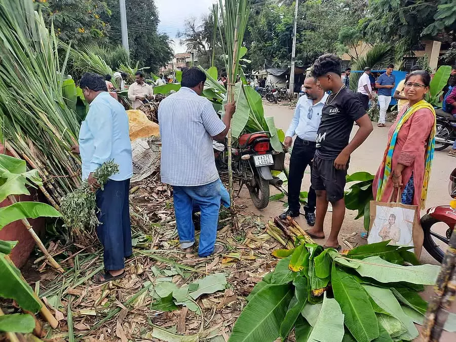 Haveri : घरों और बिज़नेस की जगहों पर लक्ष्मी पूजा Haveri : घरों और बिज़नेस की जगहों पर लक्ष्मी पूजा