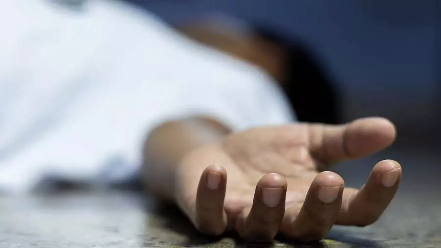 MP : घर के लैंप से लगी आग में इंदौर के व्हीकल शोरूम के मालिक की मौत, बेटी अस्पताल में भर्ती MP : घर के लैंप से लगी आग में इंदौर के व्हीकल शोरूम के मालिक की मौत, बेटी अस्पताल में भर्ती
