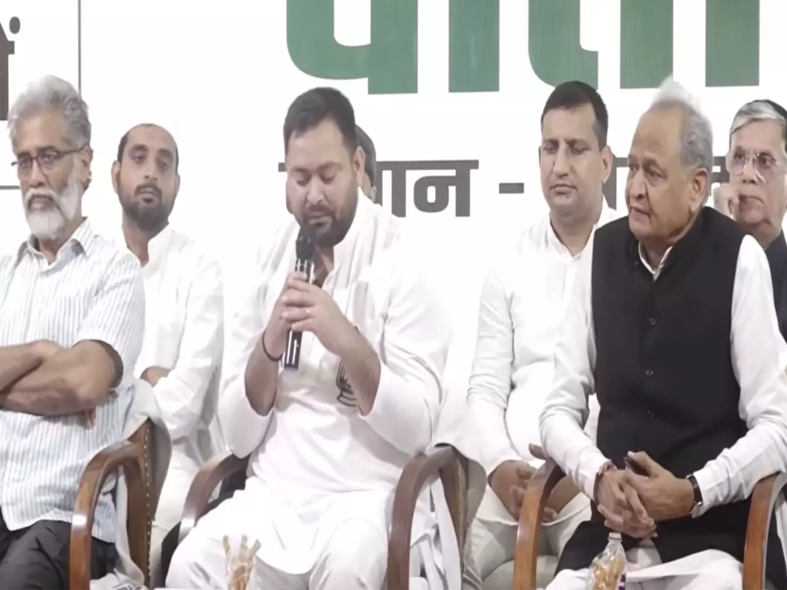 तेजस्वी यादव बोले, हम बिहार की तरक्की के लिए महागठबंधन के साथ आए हैं तेजस्वी यादव बोले, हम बिहार की तरक्की के लिए महागठबंधन के साथ आए हैं