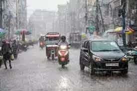 पुडुचेरी के पास कम दबाव के कारण Chennai में छिटपुट बारिश पुडुचेरी के पास कम दबाव के कारण Chennai में छिटपुट बारिश