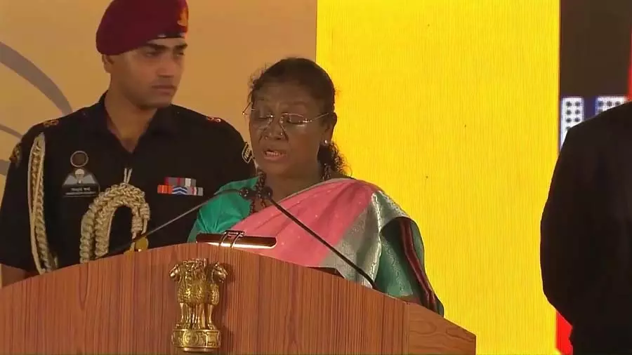 President द्रौपदी मुर्मू ने श्री नारायण गुरु की शिक्षाओं को समानता और एकता का शाश्वत संदेश बताया President द्रौपदी मुर्मू ने श्री नारायण गुरु की शिक्षाओं को समानता और एकता का शाश्वत संदेश बताया