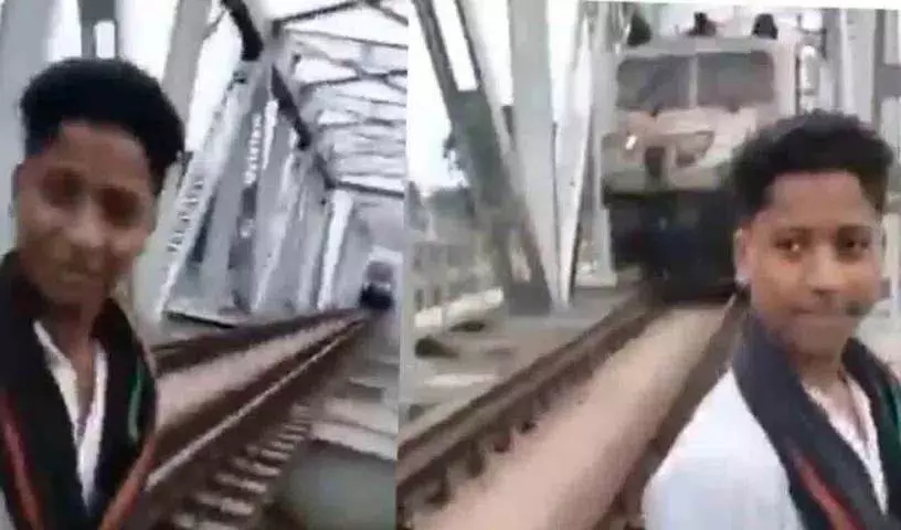 Odisha: वह युवक जो रेल की पटरियों पर लड़खड़ा गया... फिर क्या हुआ? Odisha: वह युवक जो रेल की पटरियों पर लड़खड़ा गया... फिर क्या हुआ?