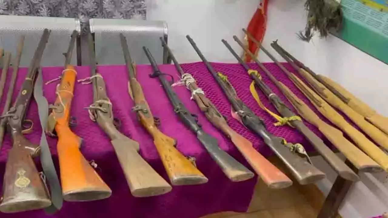 Odisha: गजपति में अवैध बंदूक फैक्ट्री का भंडाफोड़ Odisha: गजपति में अवैध बंदूक फैक्ट्री का भंडाफोड़