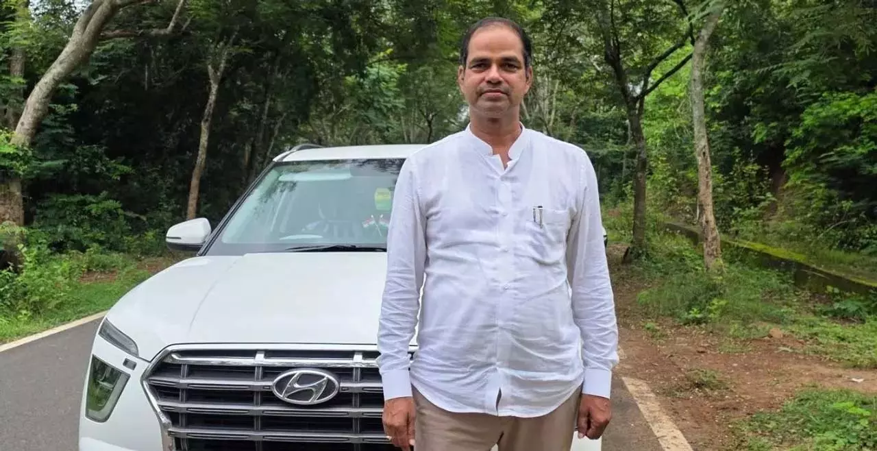 पिताबास पांडा मर्डर: आरोपी सुदर्शन जेना ने बरहमपुर में पुलिस के सामने सरेंडर किया पिताबास पांडा मर्डर: आरोपी सुदर्शन जेना ने बरहमपुर में पुलिस के सामने सरेंडर किया
