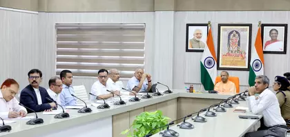 Yogi ने एक्सप्रेसवे पर हर 100 किमी फायर स्टेशन लगाने का दिया निर्देश Yogi ने एक्सप्रेसवे पर हर 100 किमी फायर स्टेशन लगाने का दिया निर्देश