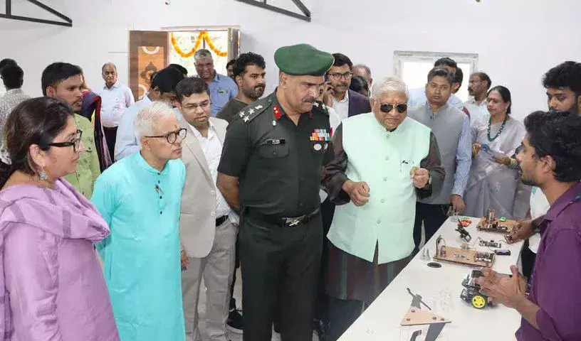 Hyderabad में झुग्गी-झोपड़ी के छात्रों के लिए विज्ञान केंद्र का उद्घाटन Hyderabad में झुग्गी-झोपड़ी के छात्रों के लिए विज्ञान केंद्र का उद्घाटन
