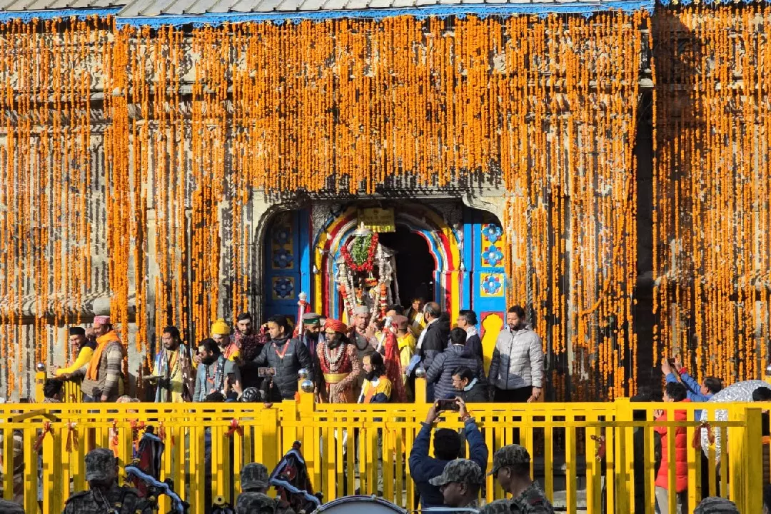 Kedarnath Dham के कपाट शीतकाल के लिए बंद, बाबा केदार की डोली उखीमठ के लिए रवाना Kedarnath Dham के कपाट शीतकाल के लिए बंद, बाबा केदार की डोली उखीमठ के लिए रवाना