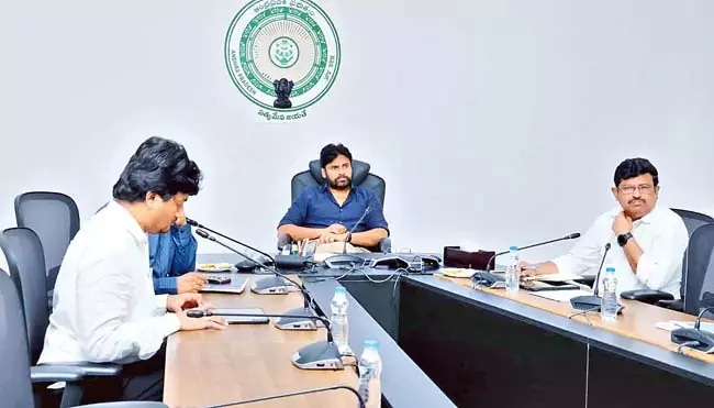 मैटरनिटी सर्विसेज़ पर खास ध्यान दिया जाना चाहिए: Pawan Kalyan मैटरनिटी सर्विसेज़ पर खास ध्यान दिया जाना चाहिए: Pawan Kalyan