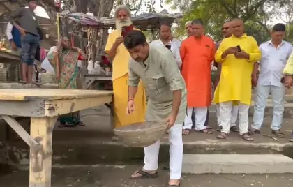 BJP सांसद मनोज तिवारी ने अपने क्षेत्र में यमुना घाटों की सफाई की BJP सांसद मनोज तिवारी ने अपने क्षेत्र में यमुना घाटों की सफाई की